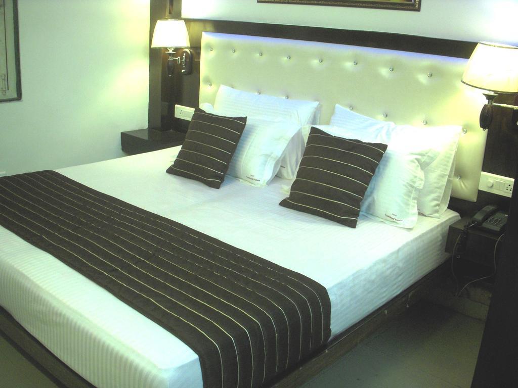 Hotel Tashkent Palace - Near New Delhi Railway Station Екстер'єр фото
