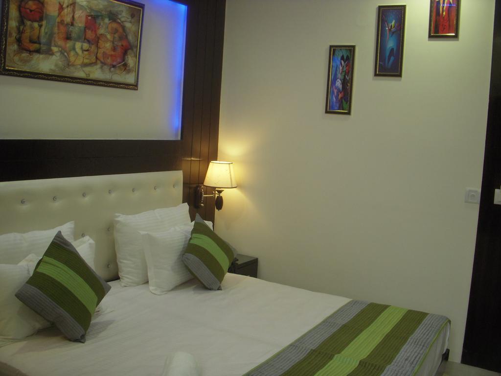 Hotel Tashkent Palace - Near New Delhi Railway Station Екстер'єр фото