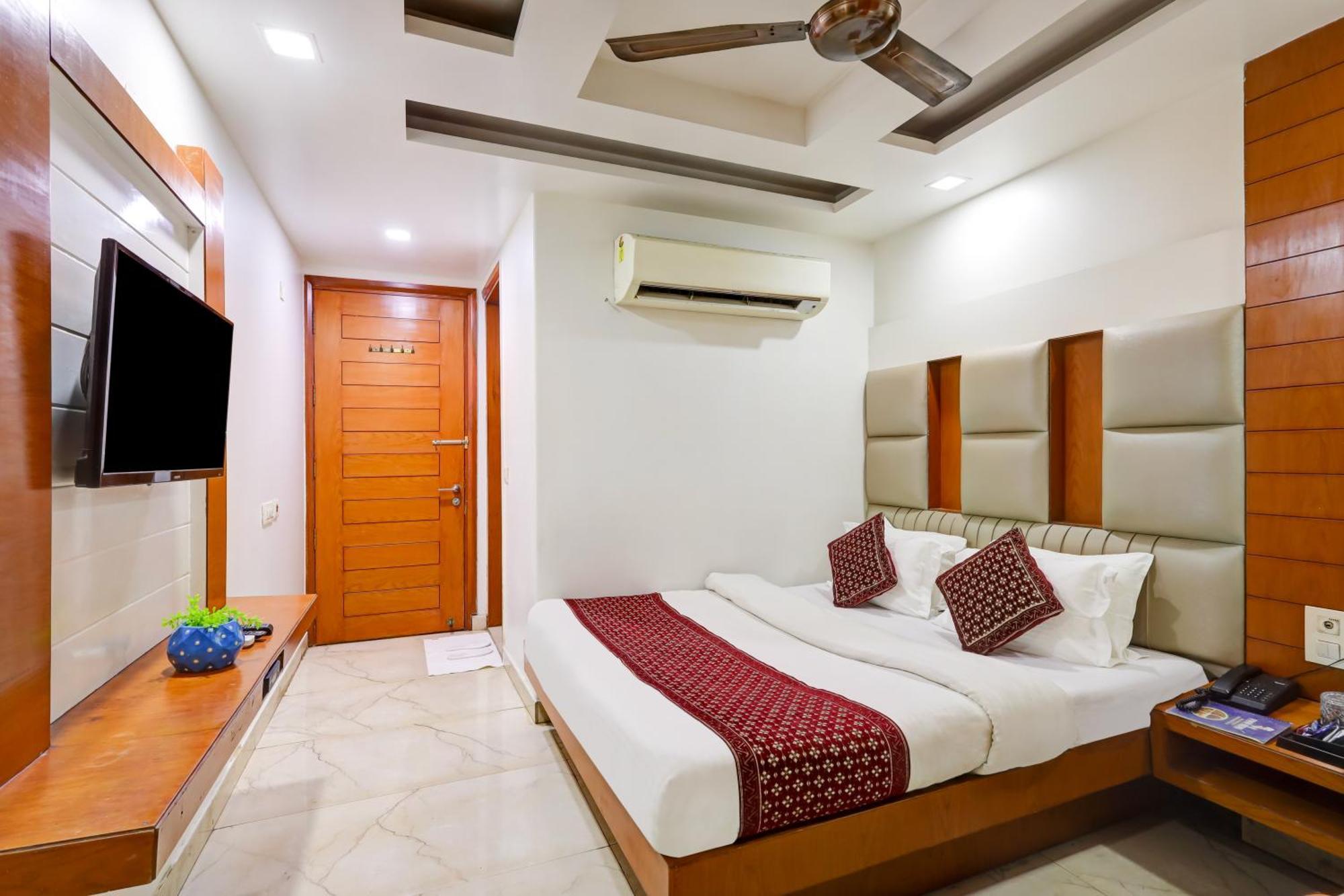 Hotel Tashkent Palace - Near New Delhi Railway Station Екстер'єр фото